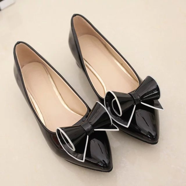 Ladies low heel shoes